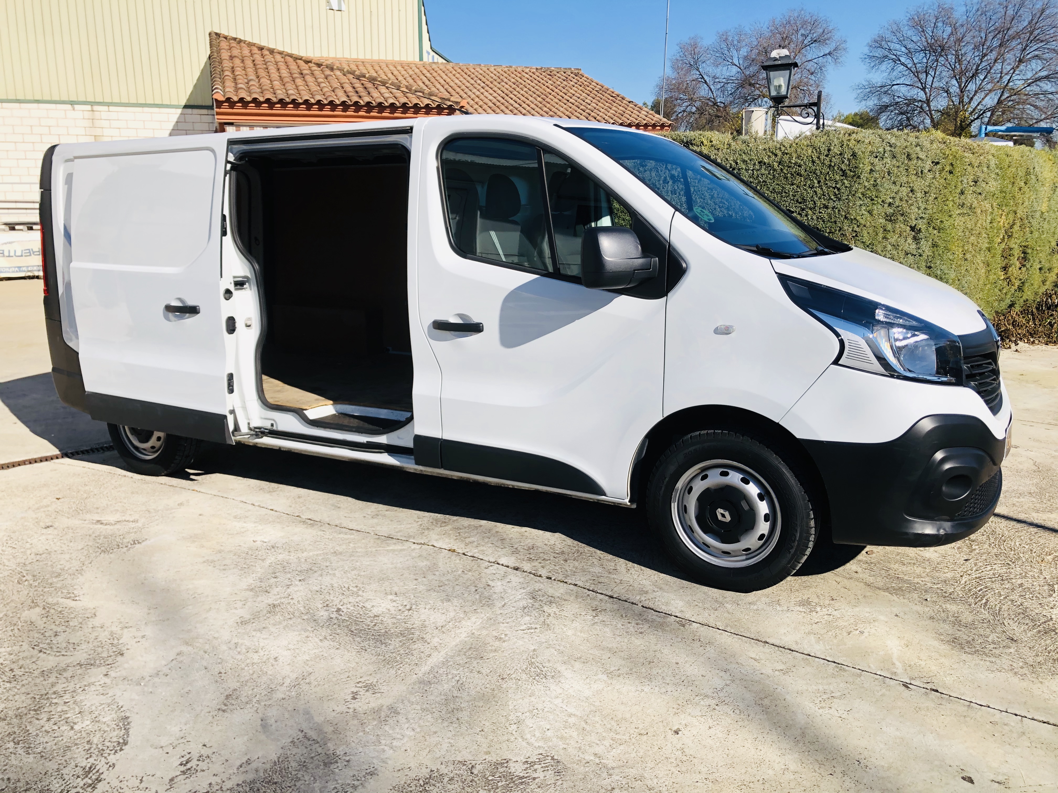 Renault  Trafic L2 H1 — foto 4 de 7