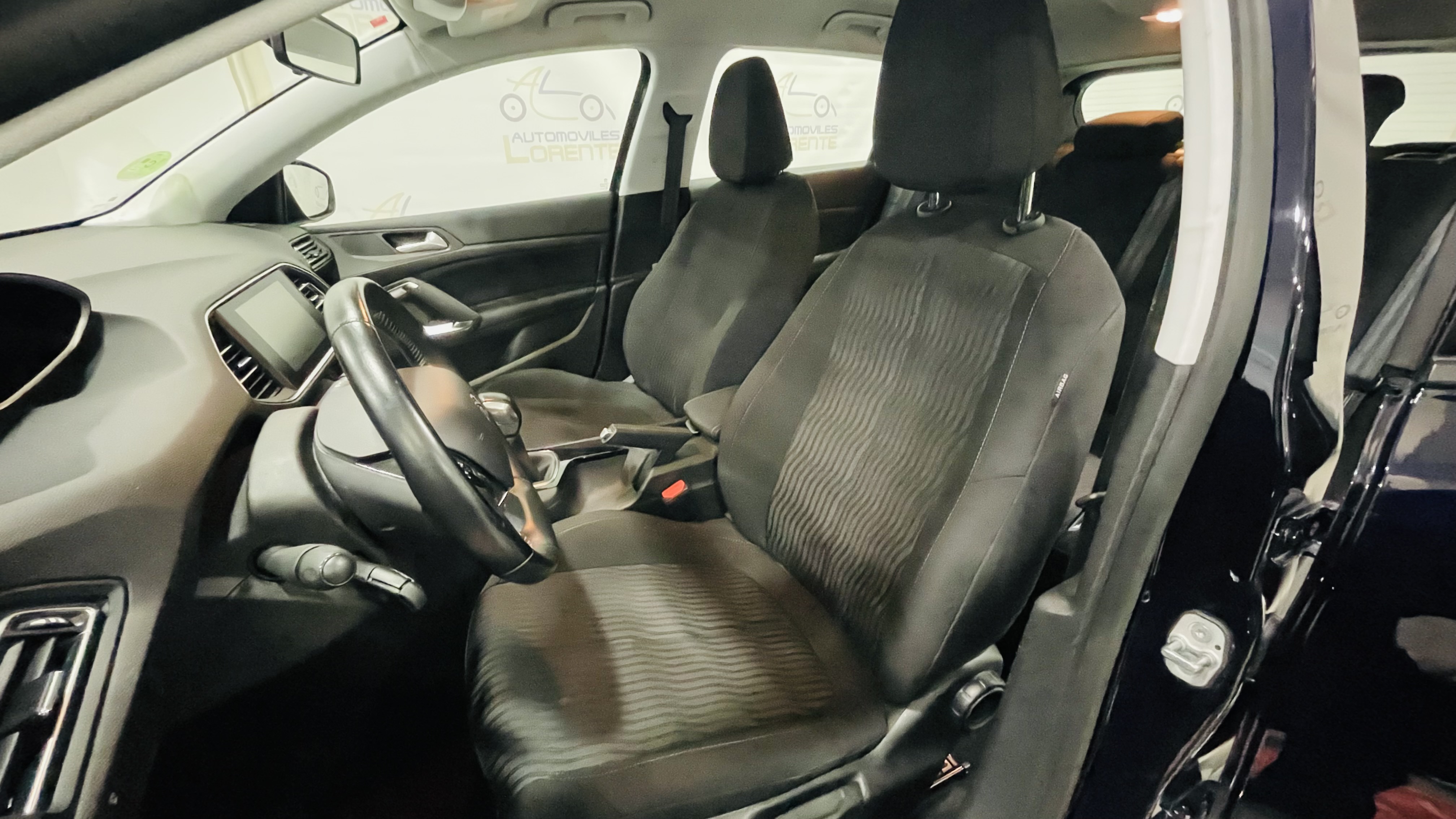 Peugeot 308 Business — foto 6 de 8